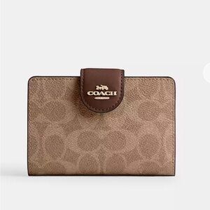 Coach Medium Corner Zip Wallet